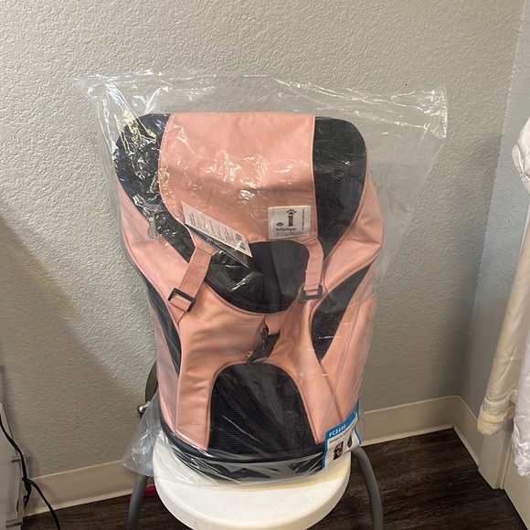 Bloomingdale’s Pet Backpack 🎒🌺 - Picture 15 of 15